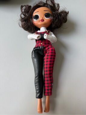 LOL. Surprise! O.M.G. Downtown B.B. Fashion Doll Red Plaid Missing Hands 10"